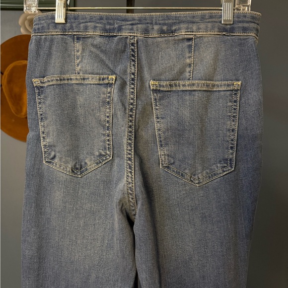 NWT Free People Women's Jericho Blue Flared Jeans Size: 28 - Picture 4 of 6